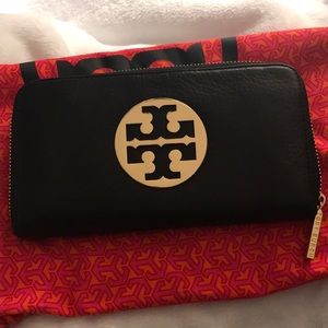 Tory Burch Amanda Zip Continental Wallet